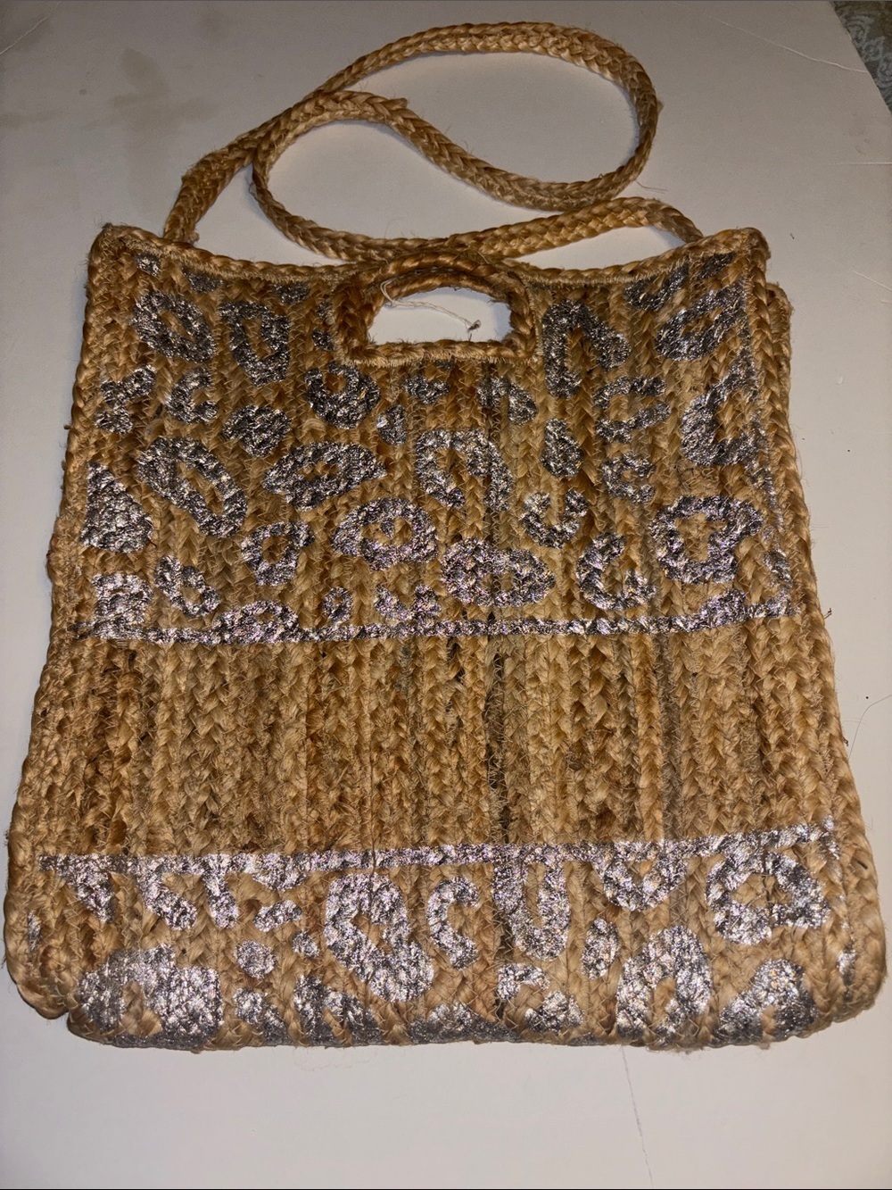 SILVER METALLIC AND TAN JUTE TOTE BAG CROSSBODY STRAP AND HANDLES TOO
PRELOVED